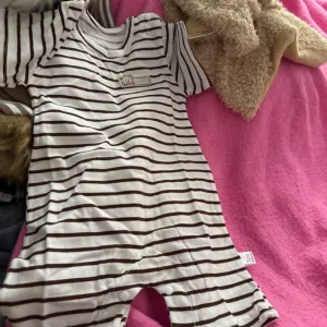 Received Baby One-Piece Short Sleeve Romper from customer D******y.