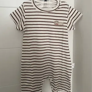 Received Baby One-Piece Short Sleeve Romper from customer V****r.
