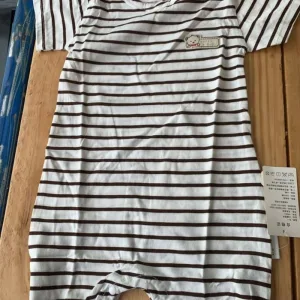 Received Baby One-Piece Short Sleeve Romper from customer L*****u.